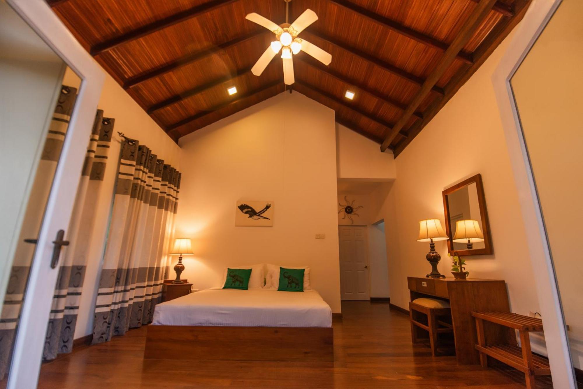 Chaminrich Villa Канди Екстериор снимка